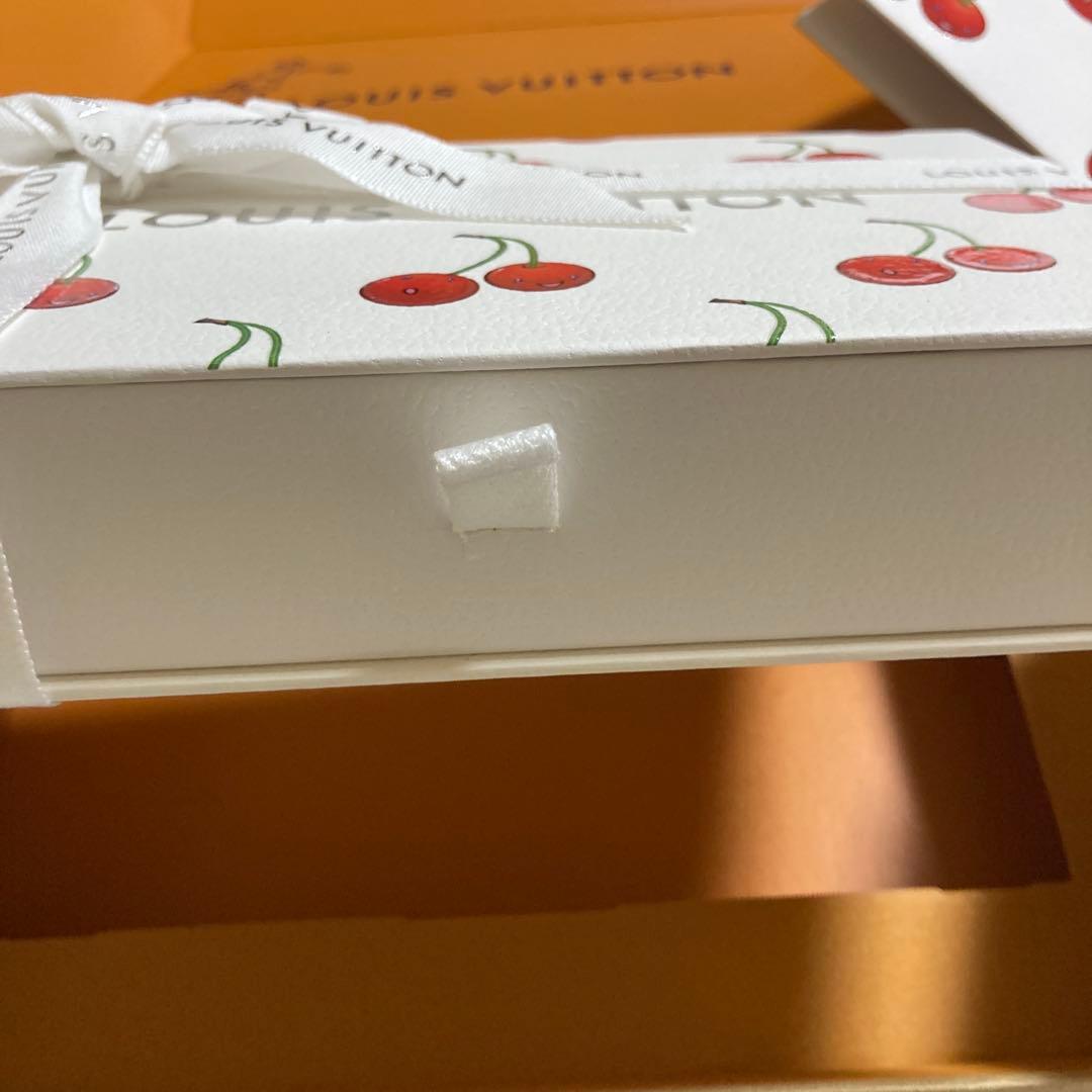 LOUIS VUITTON✨ チェリー柄 ギフトボックス&リボン付き✨