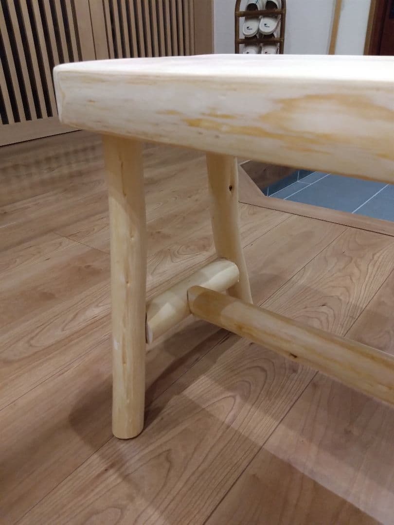 檜のベンチ㊻　最終値下げ❕　耳付き、脚は檜の枝❕総檜造りリビング食卓のベンチに❕