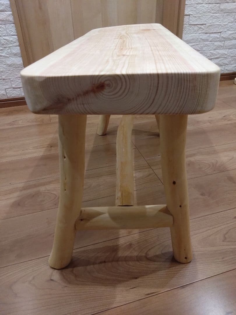 檜のベンチ㊻　最終値下げ❕　耳付き、脚は檜の枝❕総檜造りリビング食卓のベンチに❕