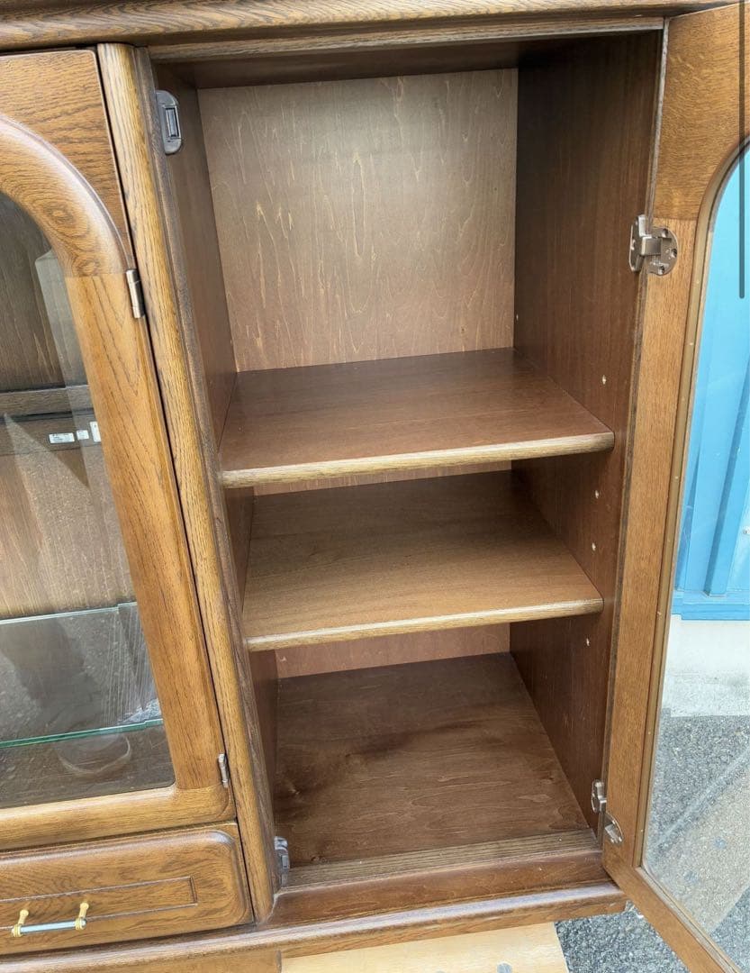 カリモク　照明付き　サイドボード　リビングボード　キャビネット　飾り棚　シェルフ