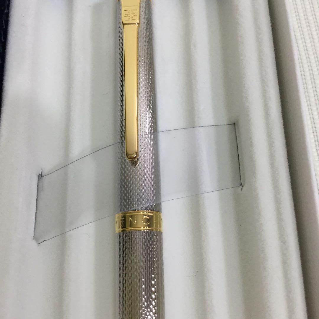 ジバンシーのボールペン