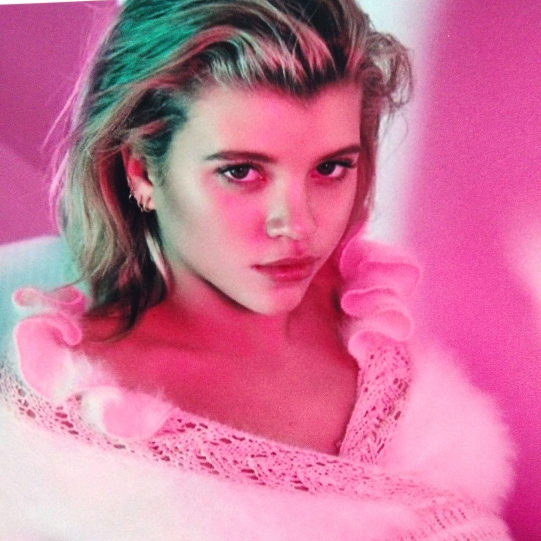 ソフィア・リッチー直筆サイン入り超大型写真