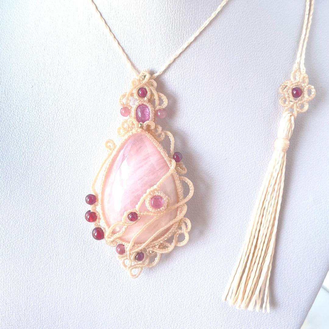 (みきの)♡大粒モルガナイト×2種類のピンクルビーのマクラメネックレス