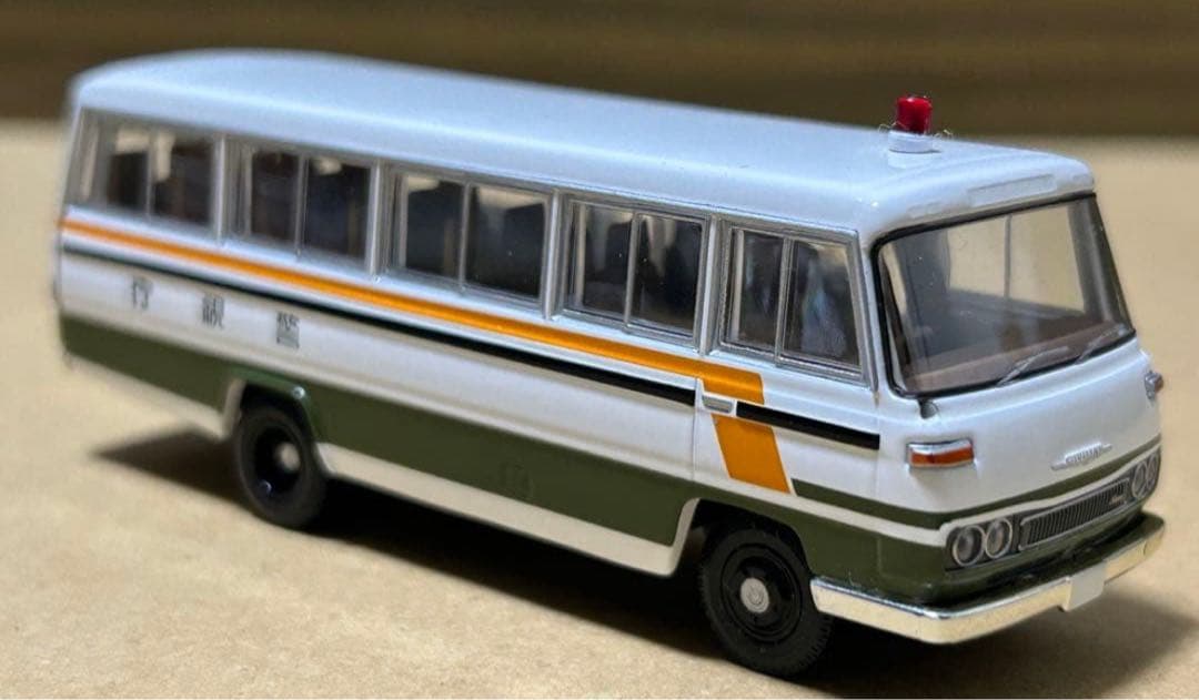 トミカリミテッドヴィンテージネオ ニッサン シビリアン 2点セット