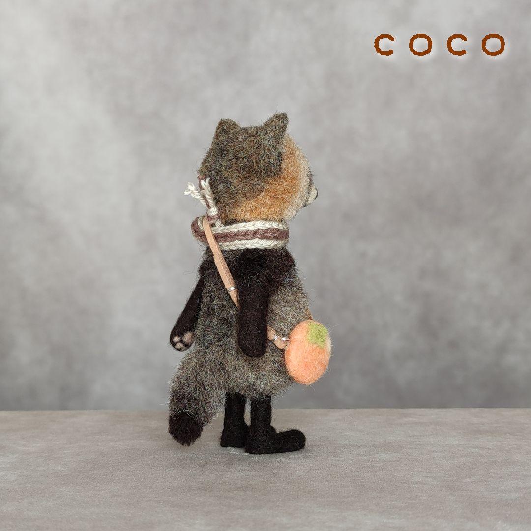 柿ポシェットを下げたたぬきさん