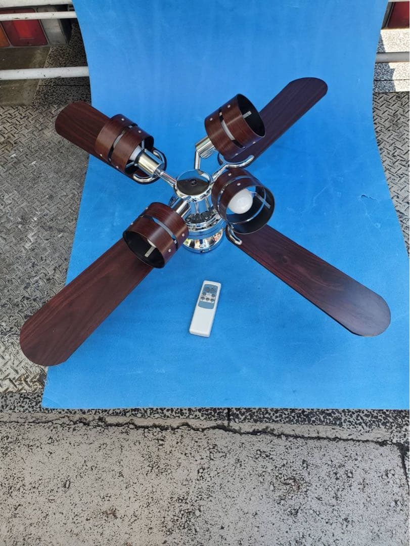 シーリングファンライト 照明リモコン付き モダン共箱送料無料！