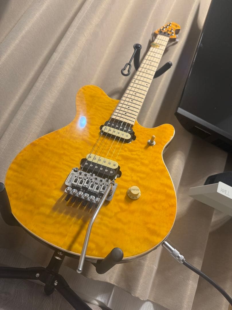 ノーブランド　MUSIC MAN EVH風　ギター