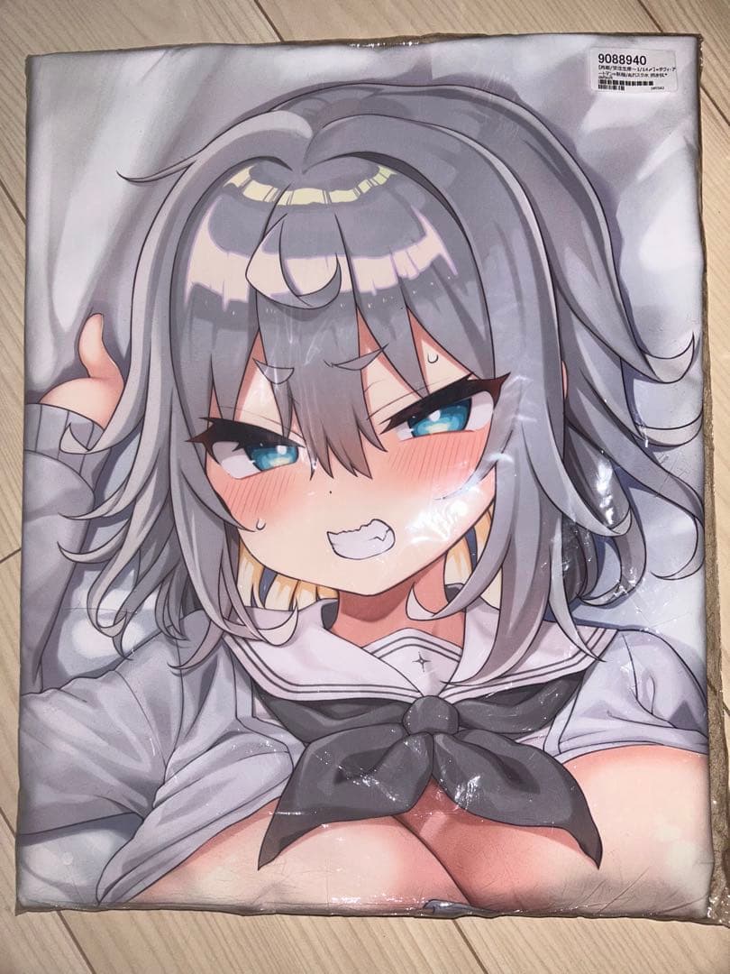 新品正規品　抱き枕　ダヴィ・アートマン　制服／ぬれスク水　あらと安里　あらと屋