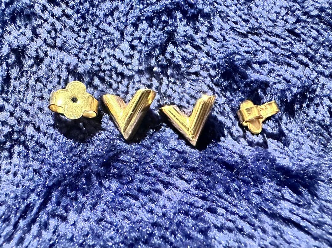 る*◎様 ルイ・ヴィトン　(ピアス・エセンシャルV)