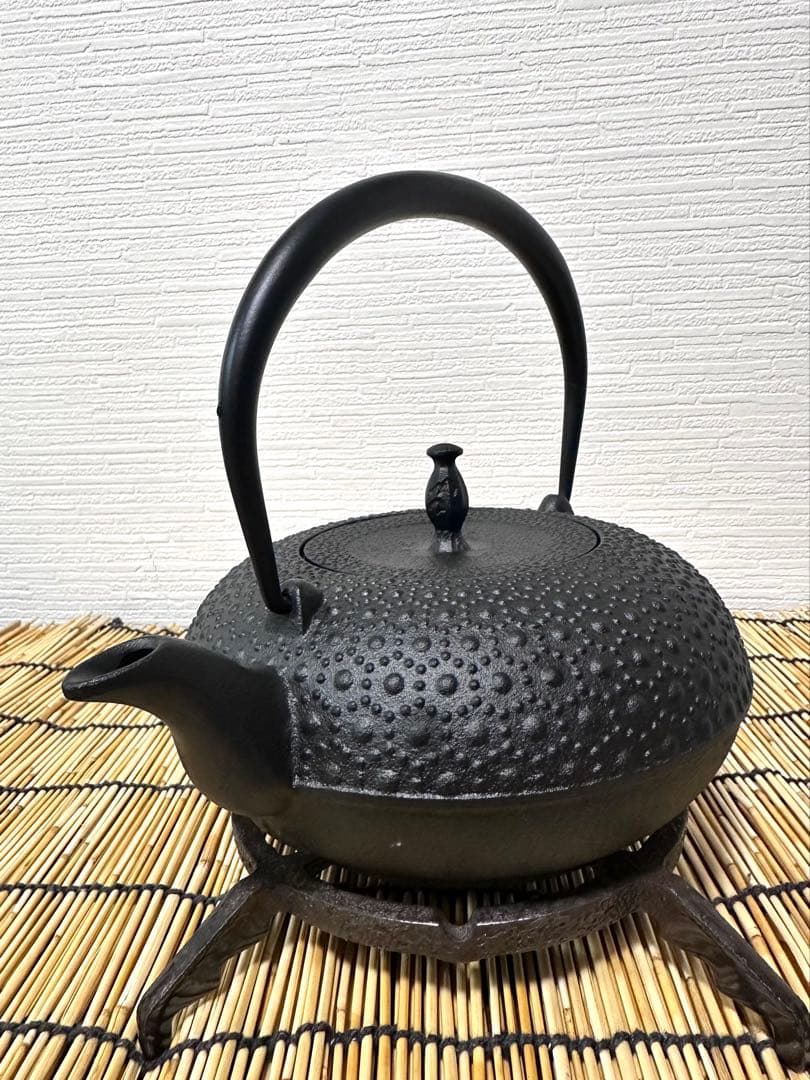 未使用品、栞付　南部盛榮堂ＯＩＧＥＮ造丸平丸亀甲メーカー保証ＩＨ対応品　南部鉄瓶