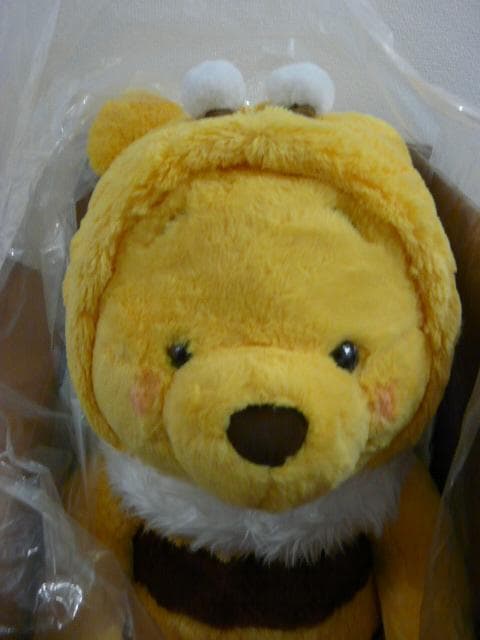 ミツバチプーさん　ぬいぐるみ　（SUPER　BIG）　ディズニーストア