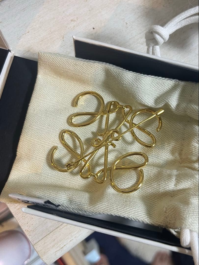 LOEWE アナグラムブローチ　ゴールド