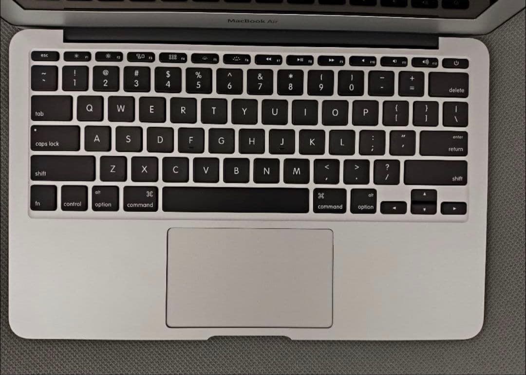 MacBook Air 2013 11インチi5 8GB 256GB Dual
