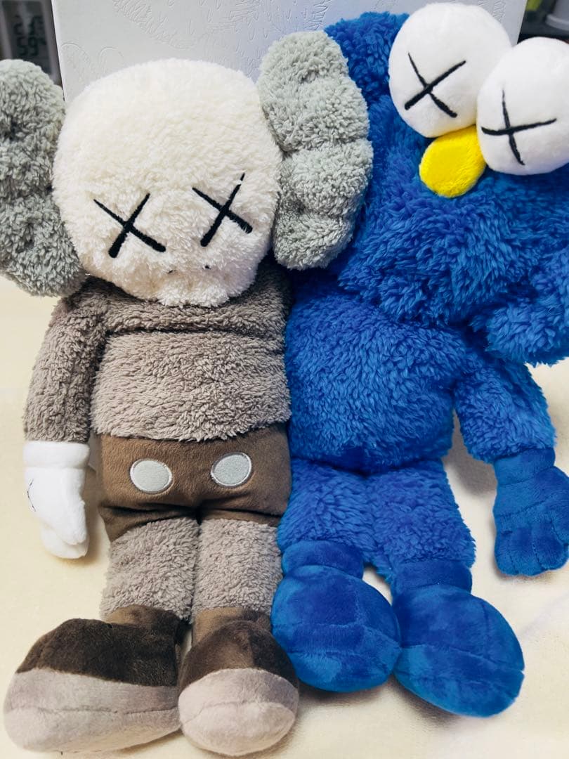KAWS Seeing / Watching BFF コンプ P香港限定
