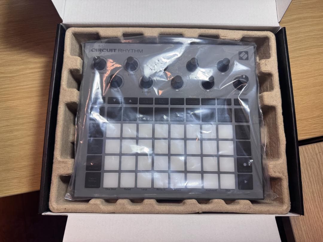 NOVATION / Circuit Rhythm サンプラー リズムマシン
