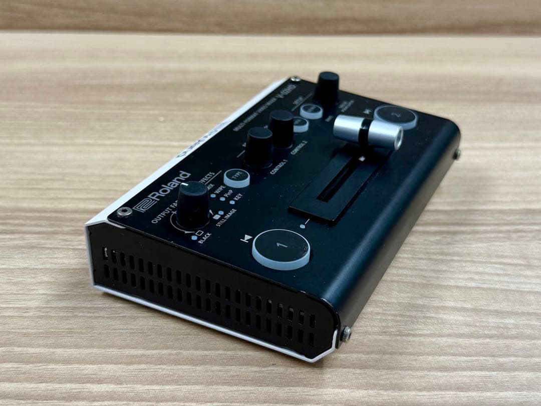 Roland V-02HD スケーラー内蔵 2CH ビデオスイッチャー