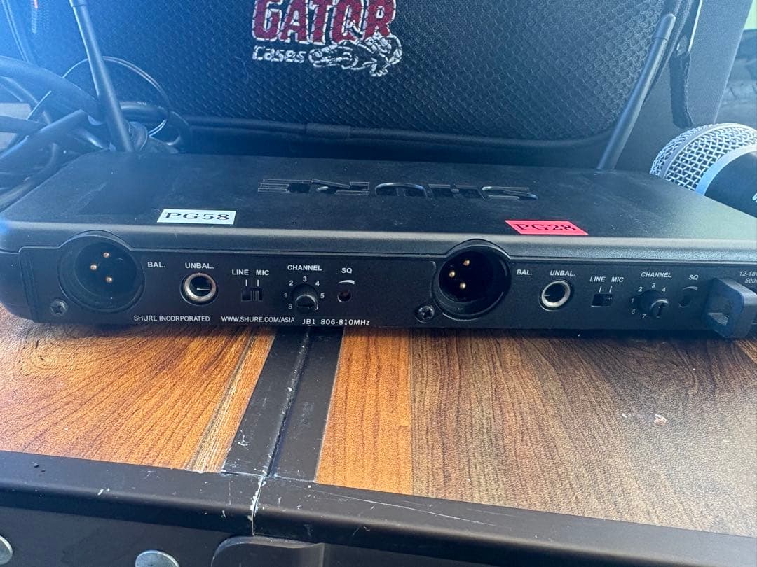 ワイヤレスマイク SHURE SVX288（GATORケース付き）