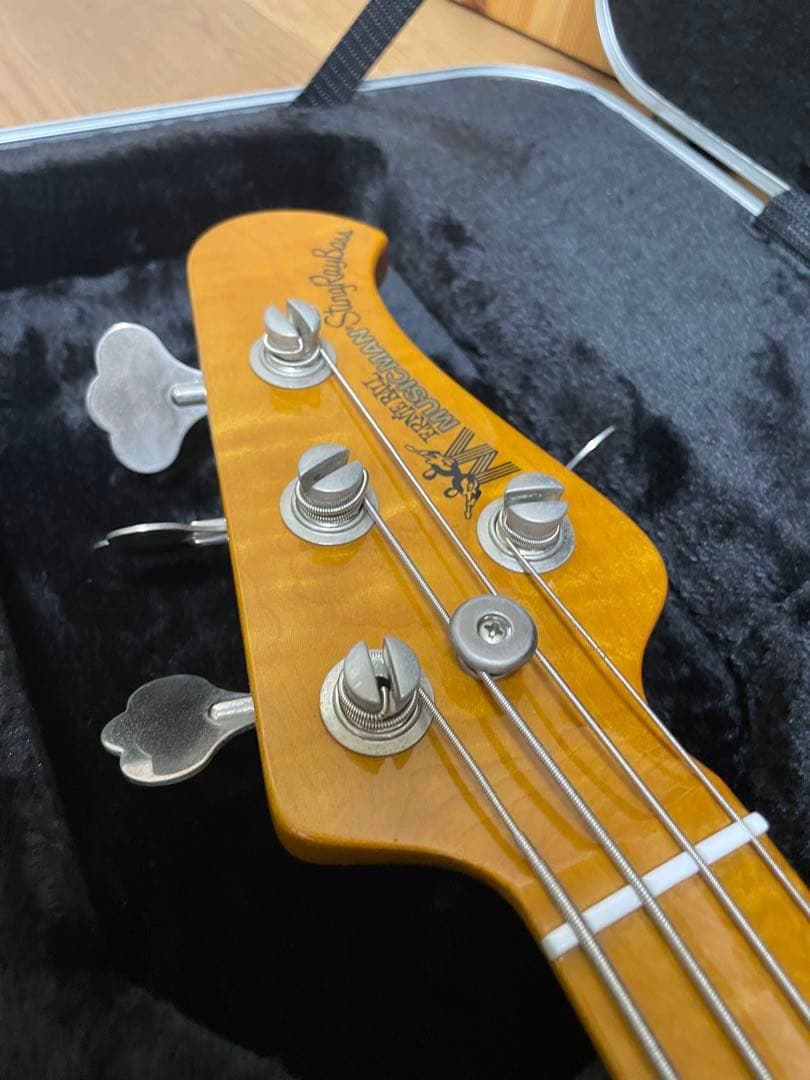 ベース ERNIE BALL MUSAN Stinray Classic Black