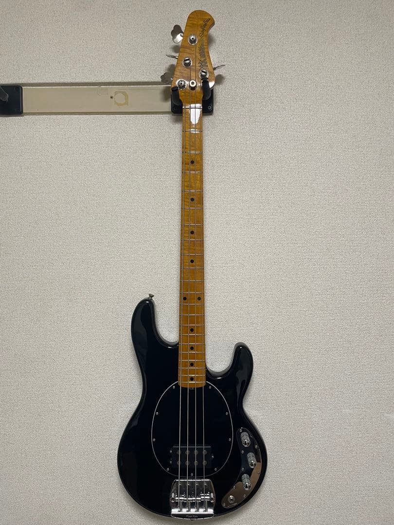 ベース ERNIE BALL MUSAN Stinray Classic Black