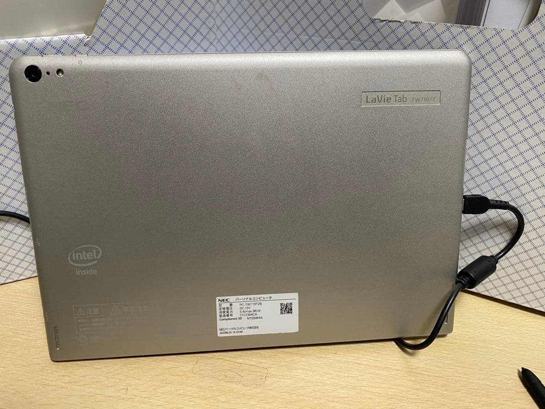 『エプソン』の８０型ロールアップスクリーン　ミニパソコン