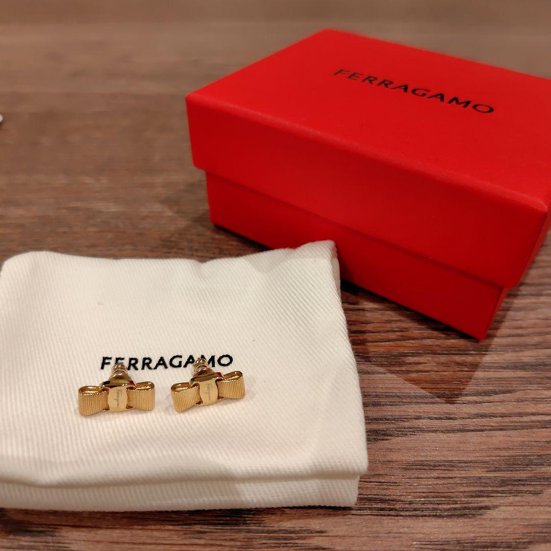 FERRAGAMO ヴァラ　ピアス　ゴールド