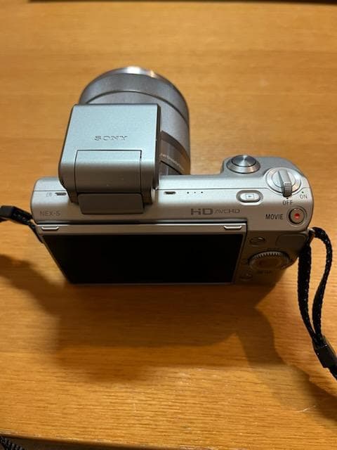 ミラーレス一眼カメラ　ソニーNEX-5　シルバー
