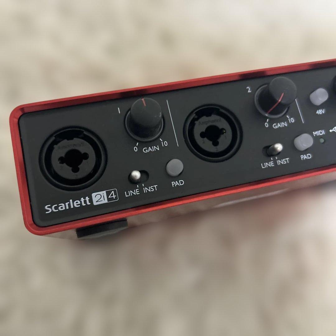 Focusrite Scarlett 2i4 オーディオインターフェイス