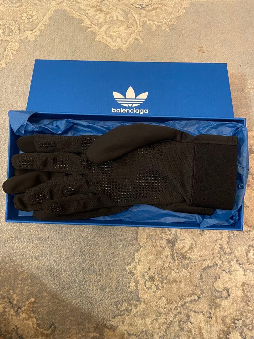 BALENCIAGA Adidas 手袋　正規品新品