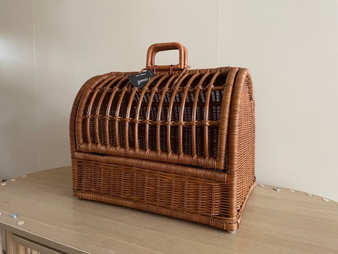ラタン製ドーム型ペットキャリー