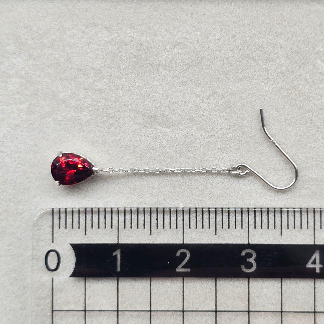 Pt900 ガーネット ピアス 雫型 揺れるデザイン プラチナ 赤石 上品