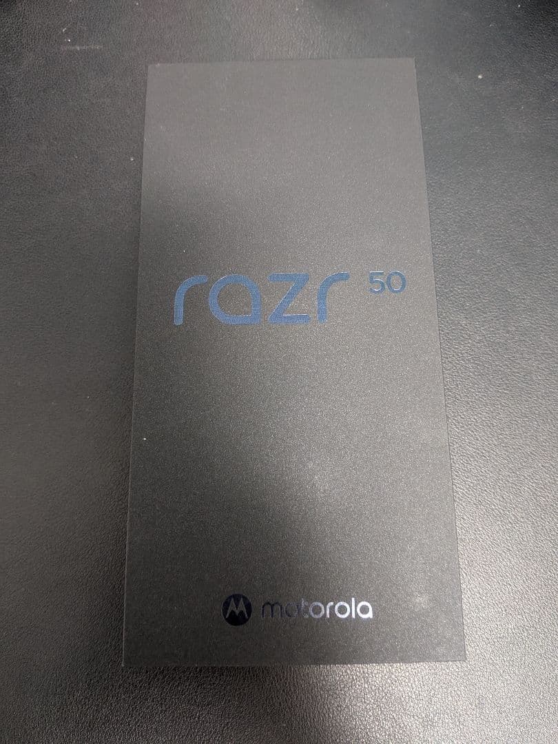 携帯電話本体 Motorola razr 50 12GB 512GB