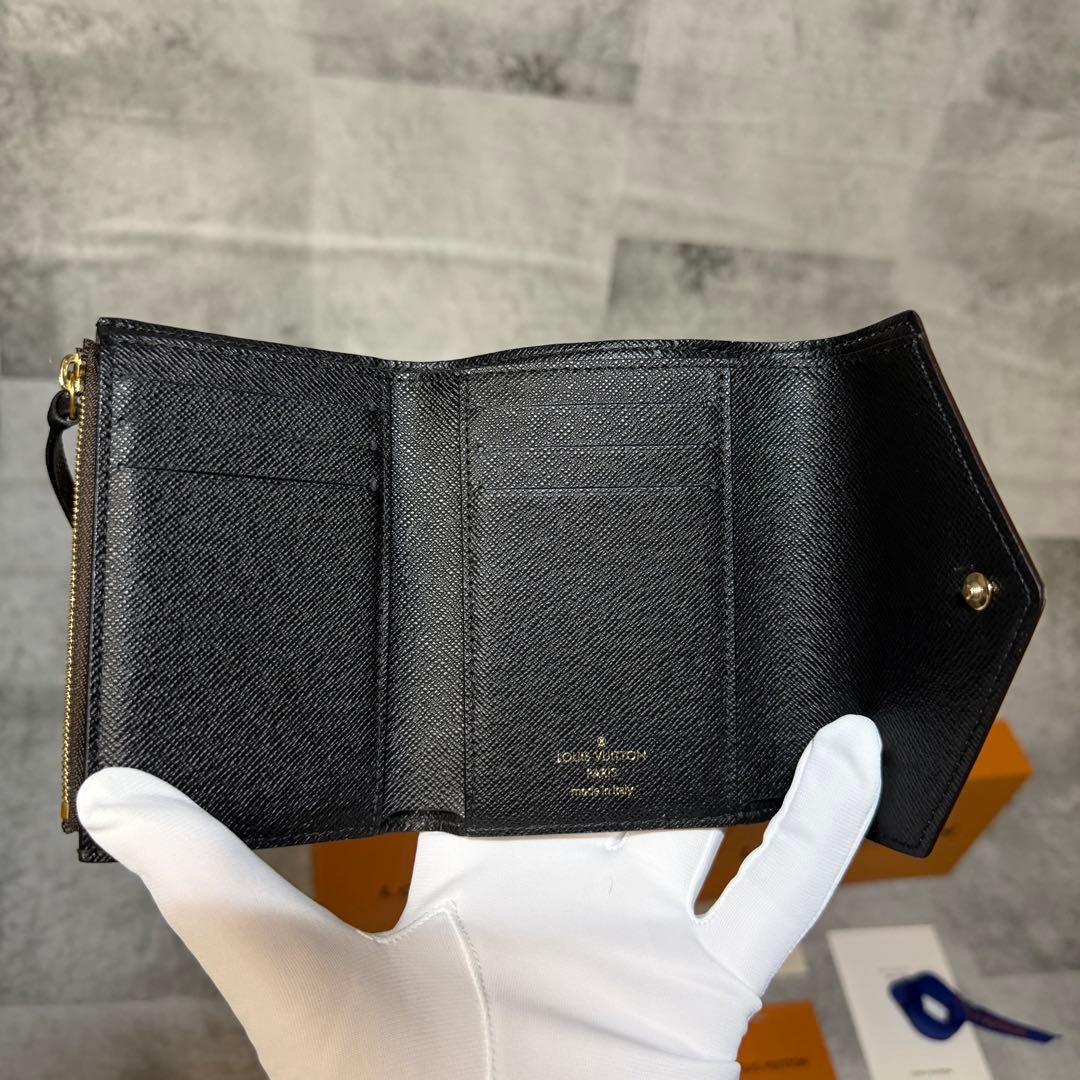 ルイヴィトン　ヴィクトリーヌ　リバース　三つ折り財布