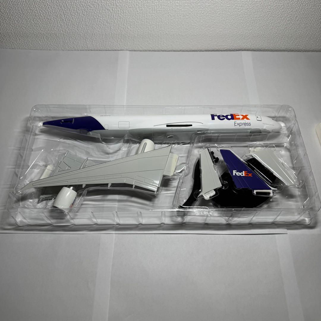 【美品】飛行機模型　FedEx　BOEING 777-200F　1:200モデル