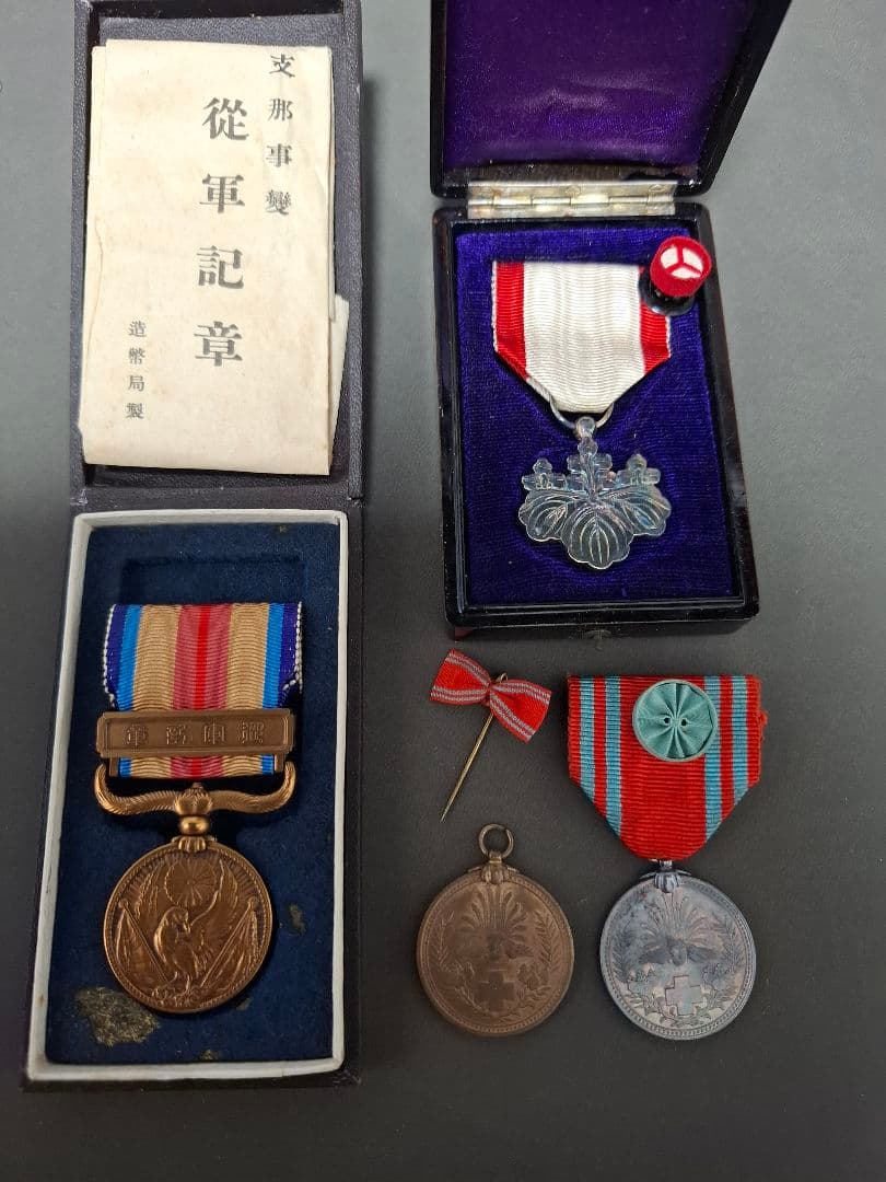 支那事変従軍記章　勲八等白色桐葉章　等　まとめ売り　状態良好