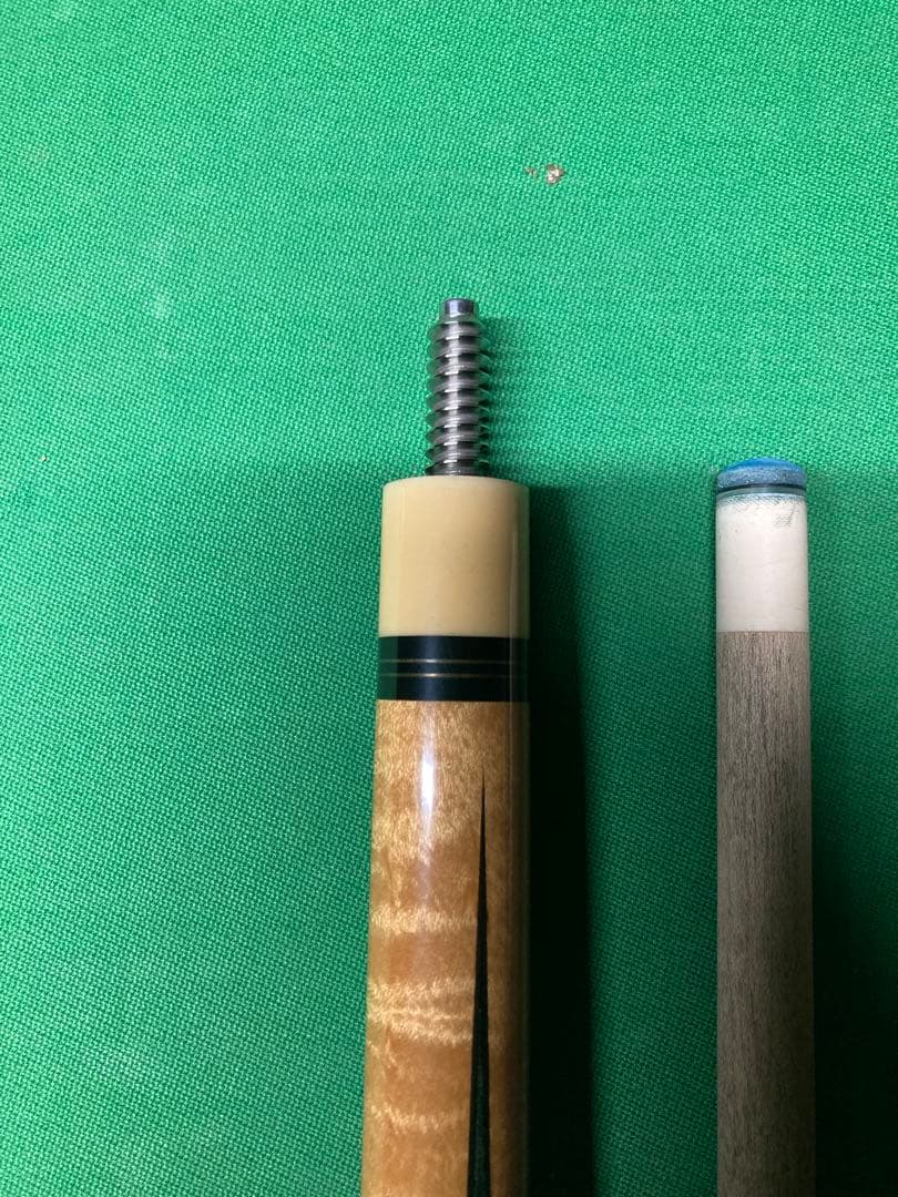 ビリヤード　ランブロスカスタムキュー シャフト3本付き