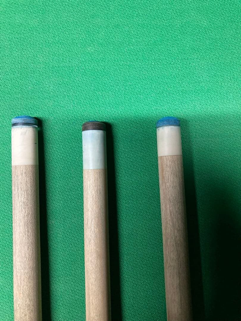 ビリヤード　ランブロスカスタムキュー シャフト3本付き