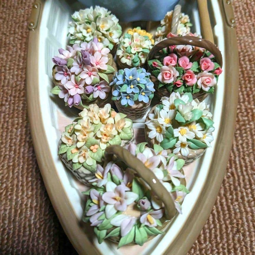 【LLADRO】リアドロ 舟の中の若い娘 花の台