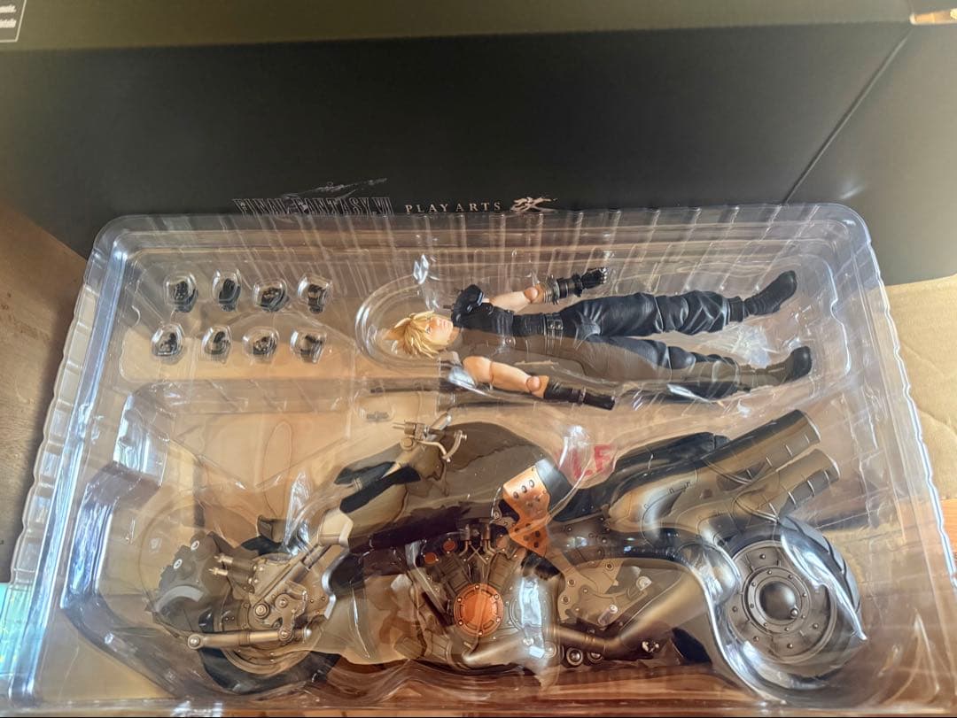プレイアーツ改　FF7R クラウド　ハーディ　デイトナ　フィギュア