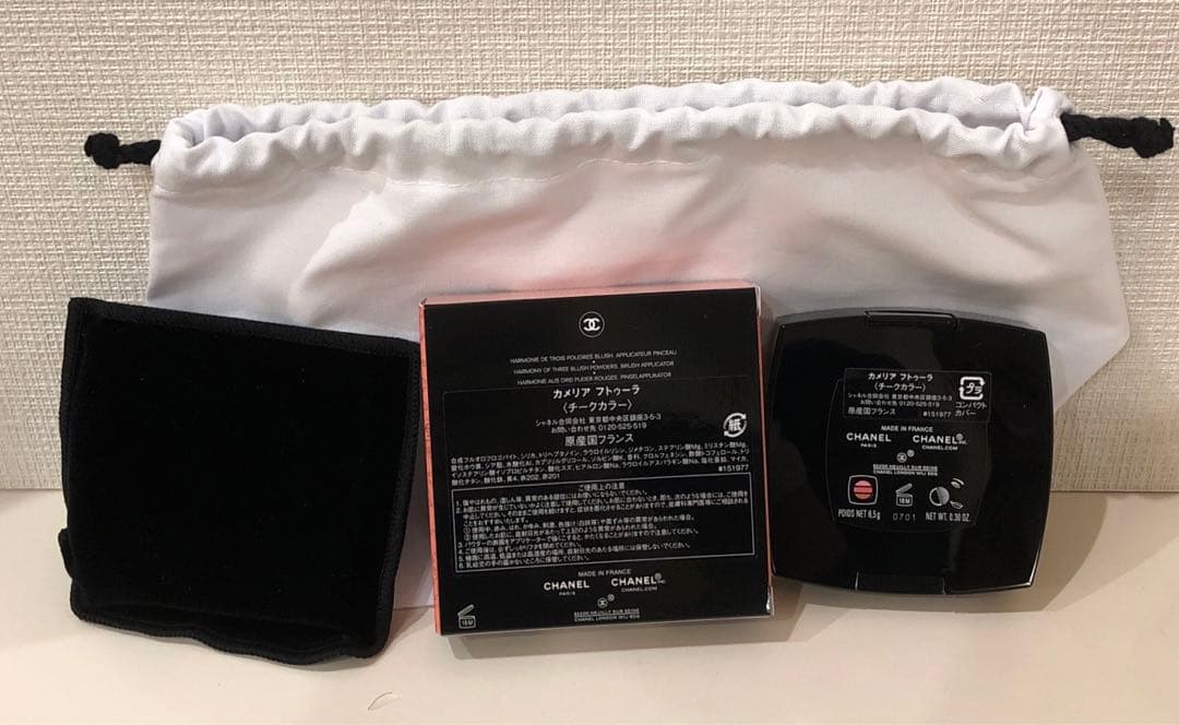 CHANEL 限定チーク　カメリア フトゥーラ　1回使用のみ　巾着付き