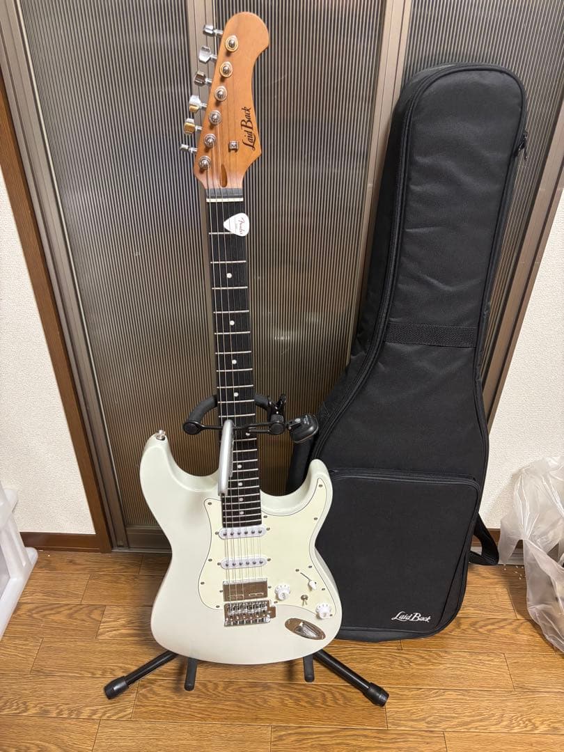 エレキギター ホワイト laid back ギター　ギターケース