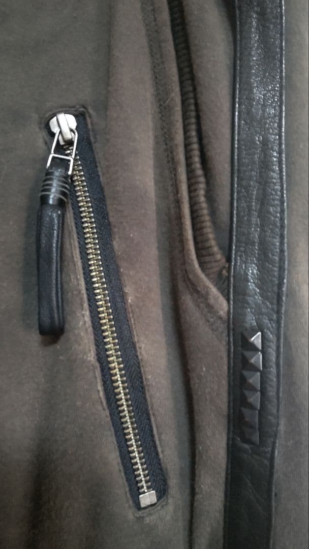 KMRii / レザーパイピングクロップドスウェットパンツ