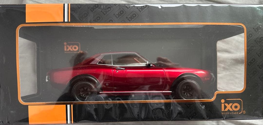 IXSOセリカ ミニカー 赤色 リアウイング付き1/18