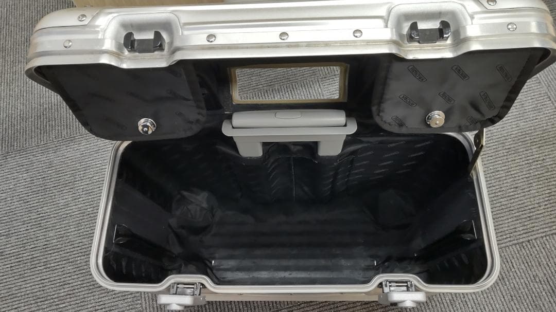 値下 RIMOWA リモワ 4輪 Pilot Multiwheel パイロット