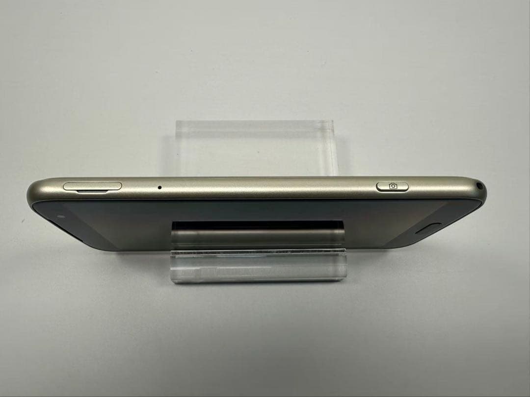 極美品 NTT docomo らくらくスマートフォン F-53E ゴールド