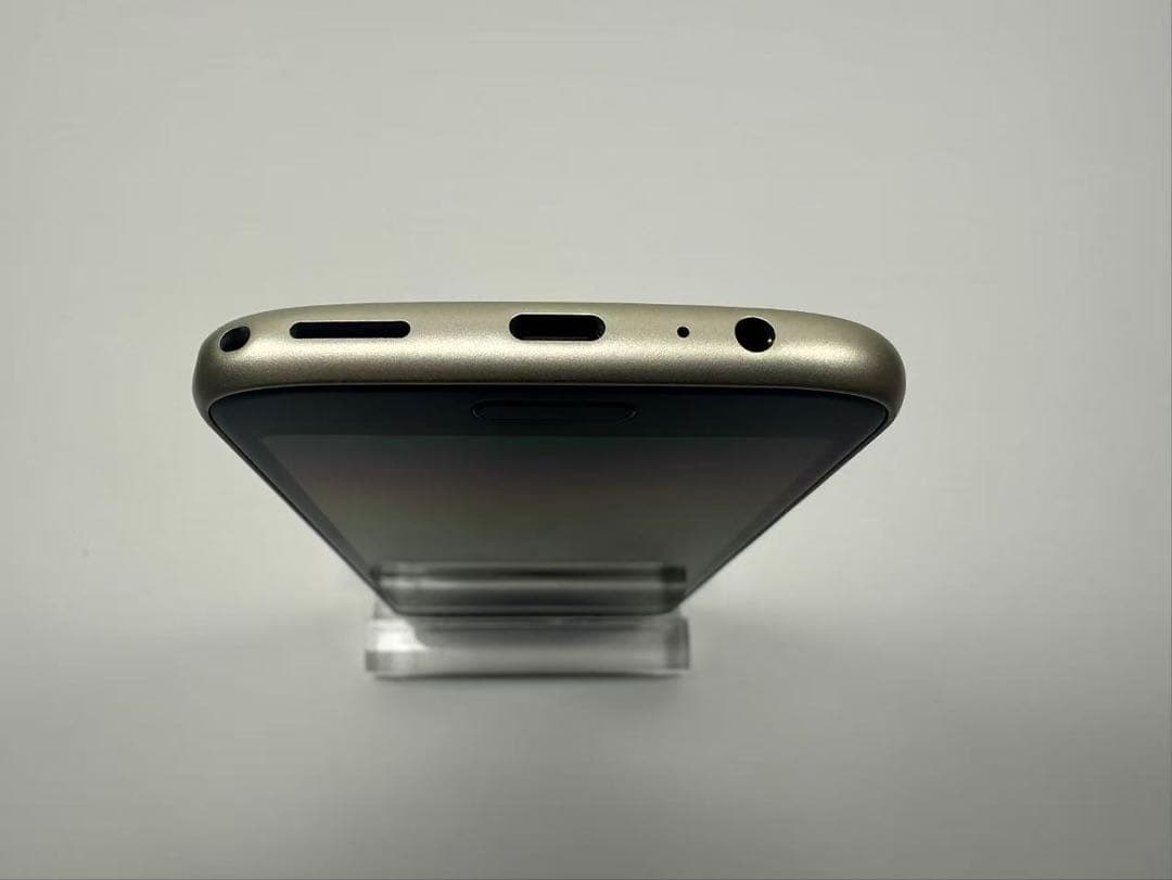 極美品 NTT docomo らくらくスマートフォン F-53E ゴールド