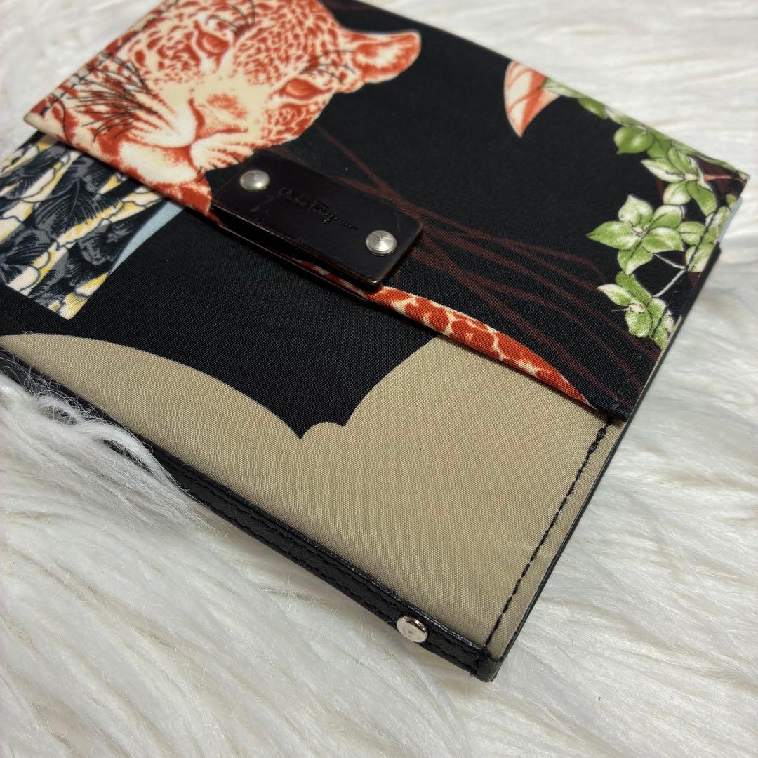 フェラガモ✨Salvatore Ferragamoヒョウ柄 財布