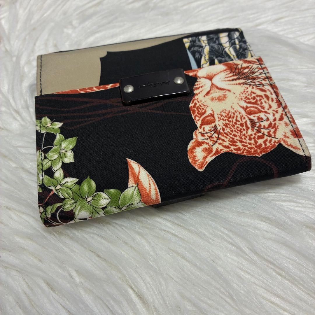 フェラガモ✨Salvatore Ferragamoヒョウ柄 財布