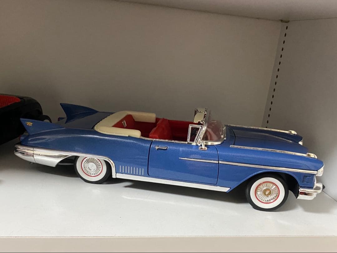 1/18 アメ車　ミニカー　キャデラック　エルドラド　ビアリッツ　1958