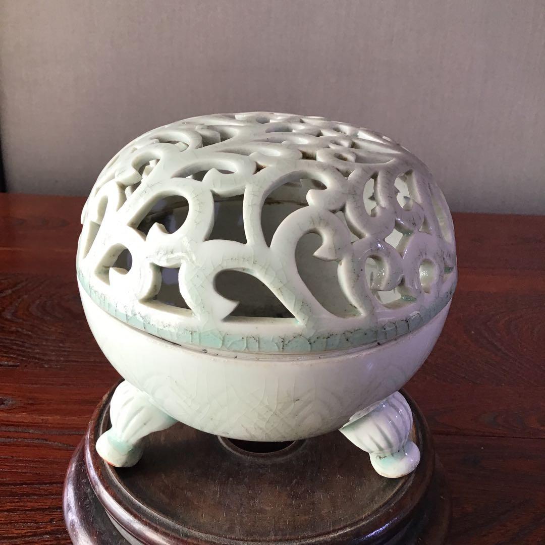 唐草紋彫透　三足　香炉　　清朝期