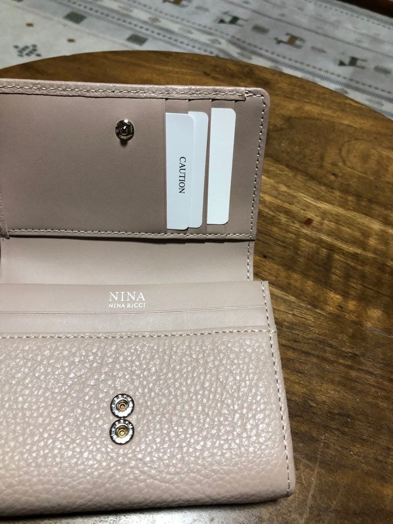 新品未使用 ニナリッチ 二つ折り財布